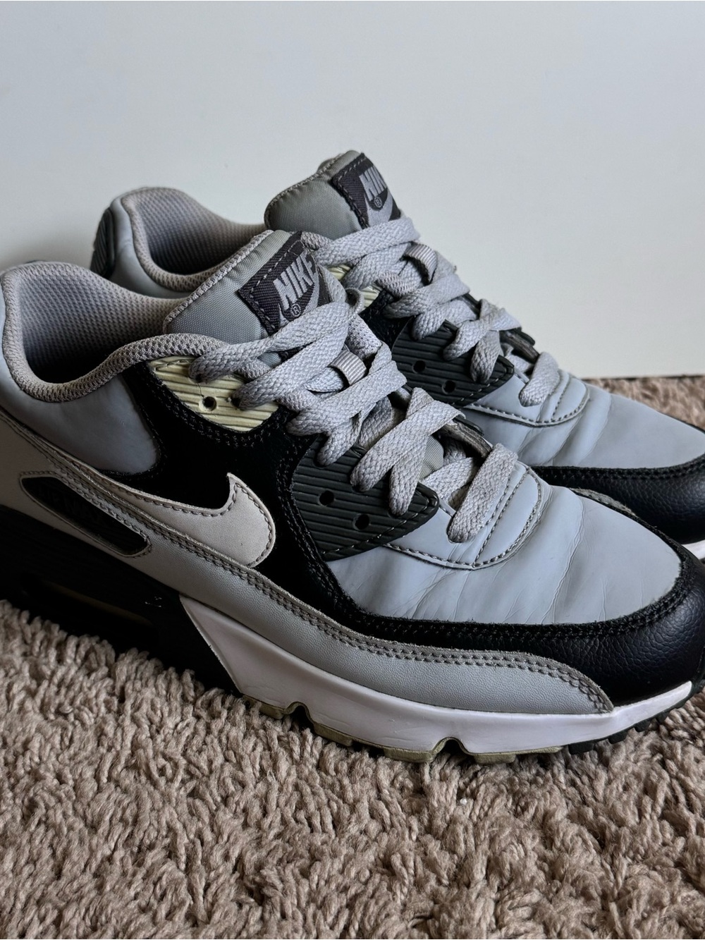 NIKE Air Max 90 Big Kids Sneakers Wolf Grey Black Leather GS Size 5.5 Youth